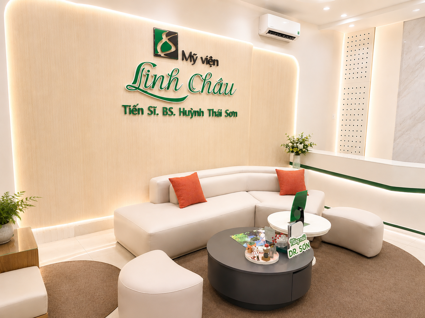 Không gian sảnh tiếp đón Thẩm mỹ viện Linh Châu